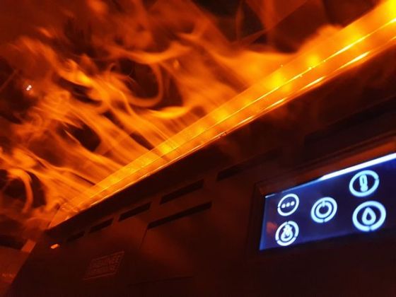 Cheminee-sur-mesure-vBurner-noir-flamme-600px Cheminée sur mesure vBurner - Flammes et écran tactile